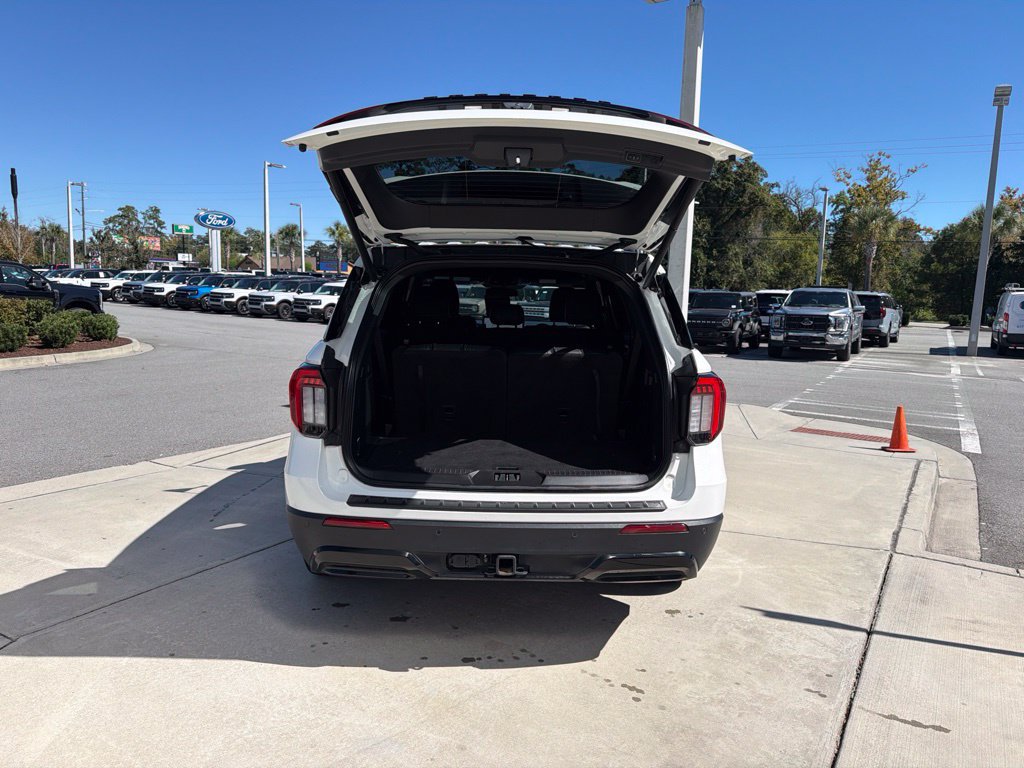 Certified 2025 Ford Explorer ST-Line RWD image 8