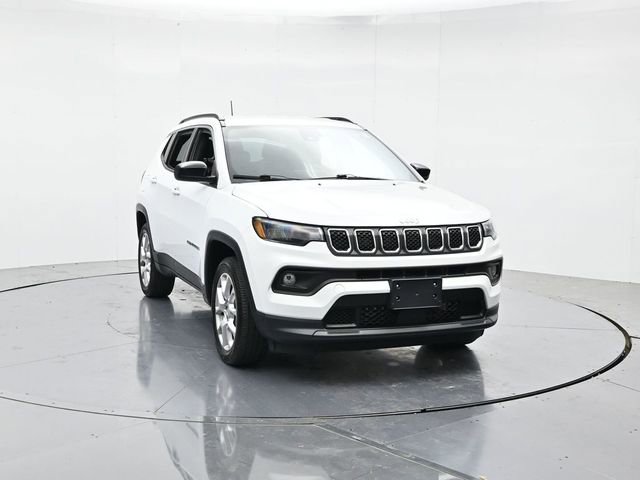 Used 2023 Jeep Compass Latitude AWD/4WD image 4