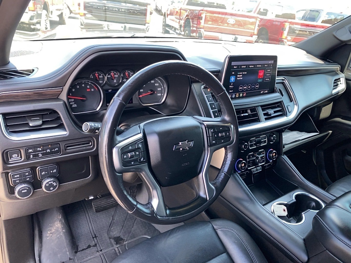Used 2021 Chevrolet Tahoe Z71 w/ Luxury Package AWD/4WD image 15