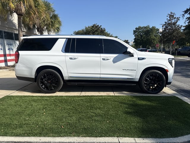 Used 2022 GMC Yukon XL SLT w/ SLT Premium Package AWD/4WD image 3