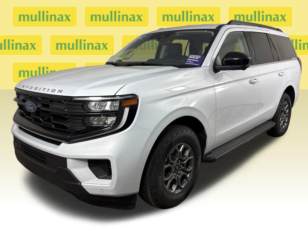 Certified 2025 Ford Expedition Active image 2