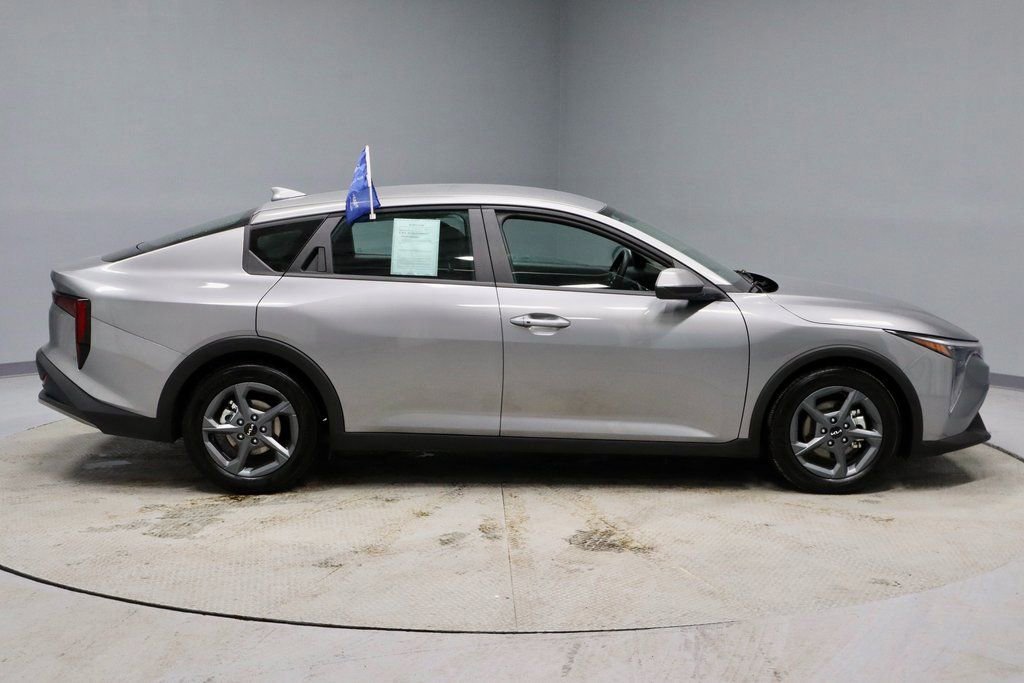 Used 2025 Kia K4 LXS image 6