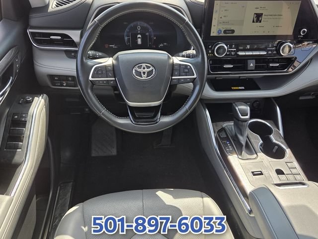 Used 2023 Toyota Highlander Limited FWD image 11