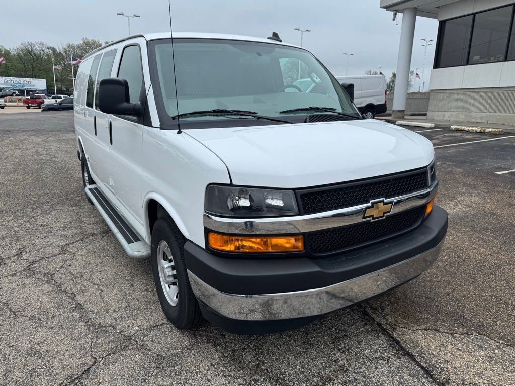 Used 2024 Chevrolet Express 2500 w/ Driver Convenience Package image 5