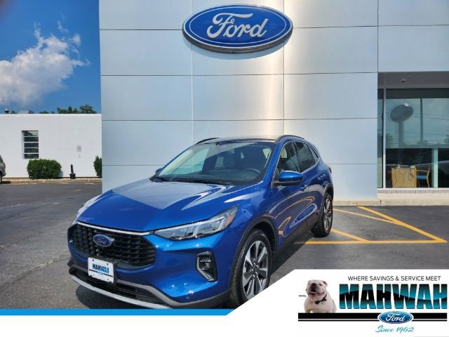 Certified 2023 Ford Escape Platinum w/ Premium Technology Package AWD/4WD image 1