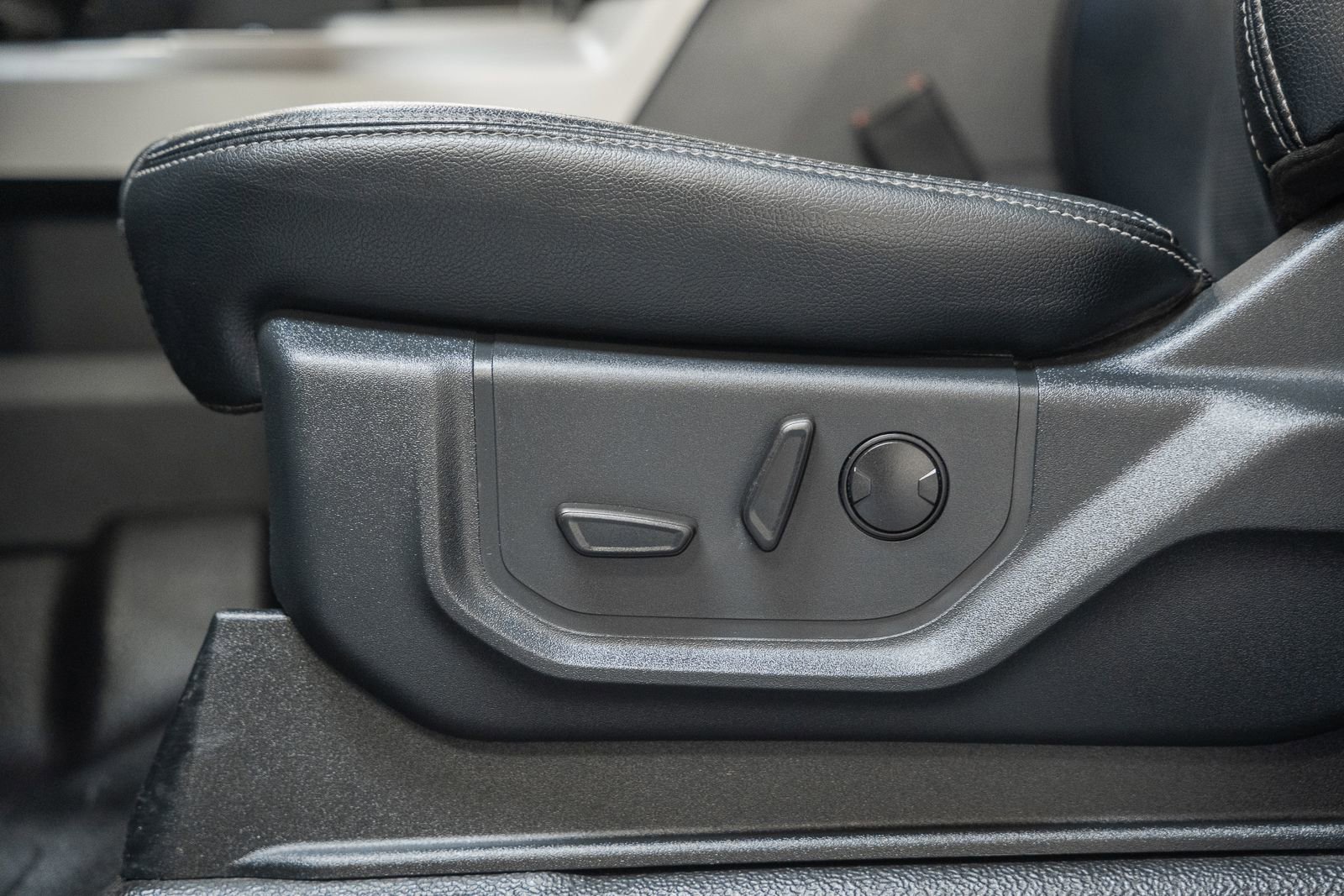 Certified 2022 Ford F250 Lariat w/ Black Appearance Pkg image 46