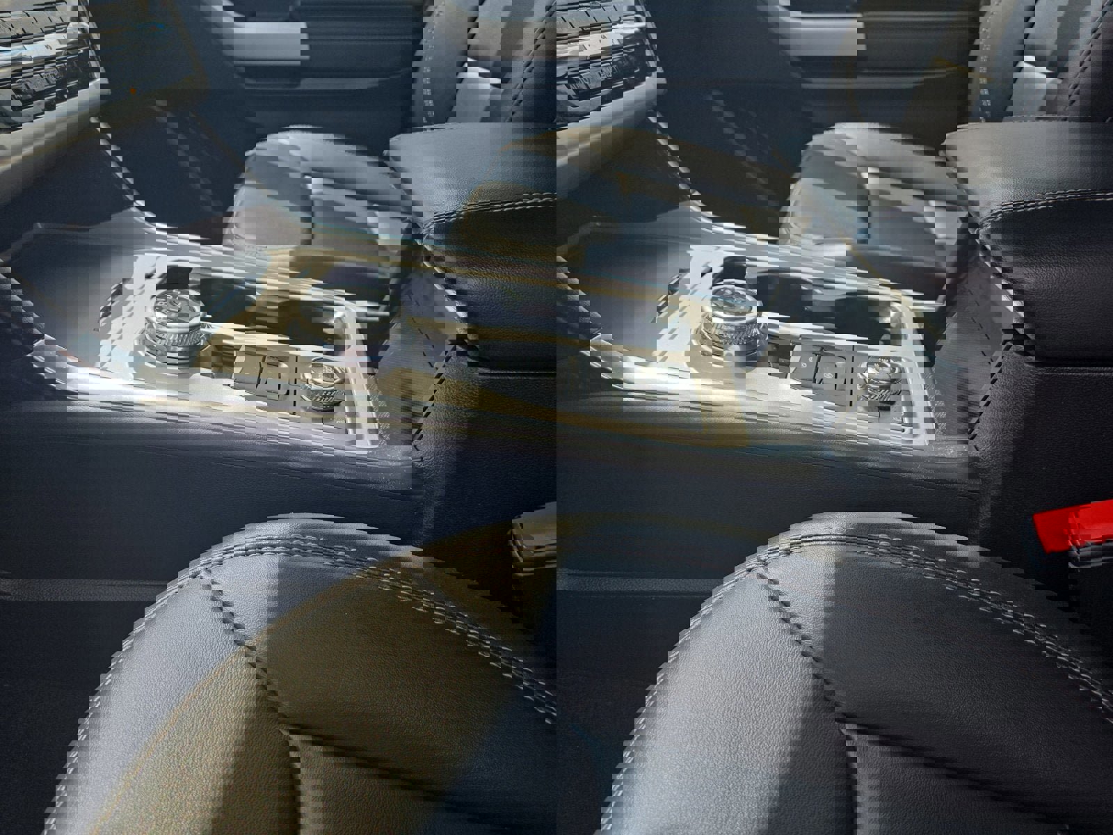 Certified 2022 Ford Explorer XLT w/ Equipment Group 202A image 22