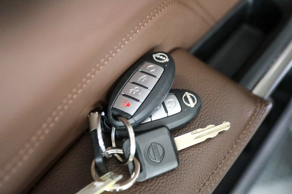 Used 2024 Nissan Titan Platinum Reserve w/ Moonroof Package image 32