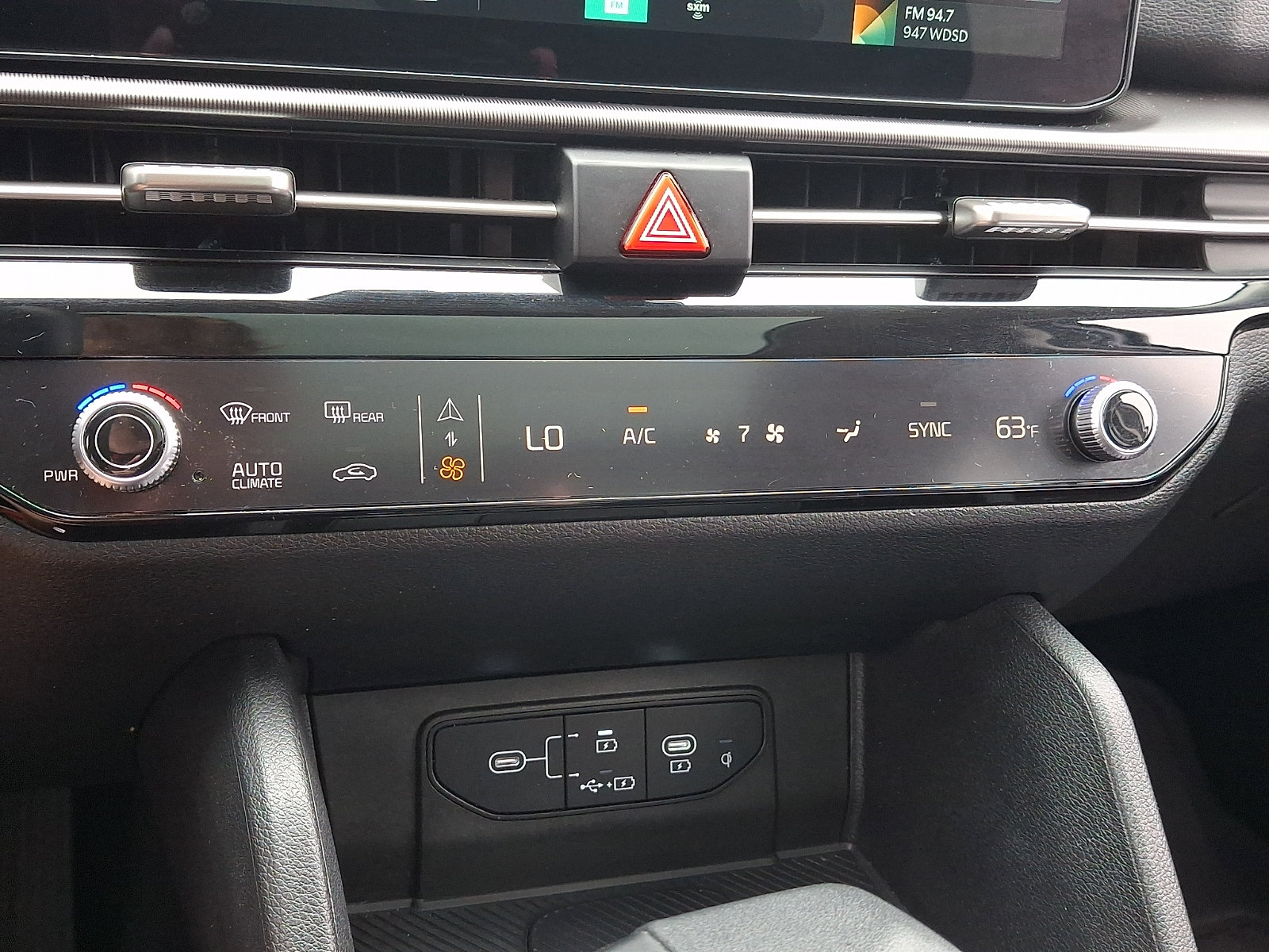 Used 2026 Kia Sportage EX w/ EX Panorama Roof Package FWD image 23