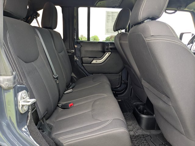 Used 2017 Jeep Wrangler Unlimited Sahara w/ Connectivity Group AWD/4WD image 27