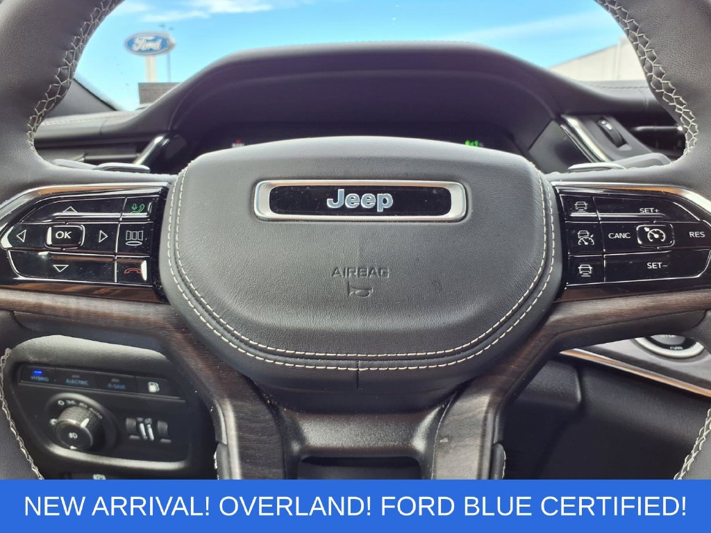 Used 2023 Jeep Grand Cherokee Overland w/ Luxury Tech Group IV AWD/4WD image 17