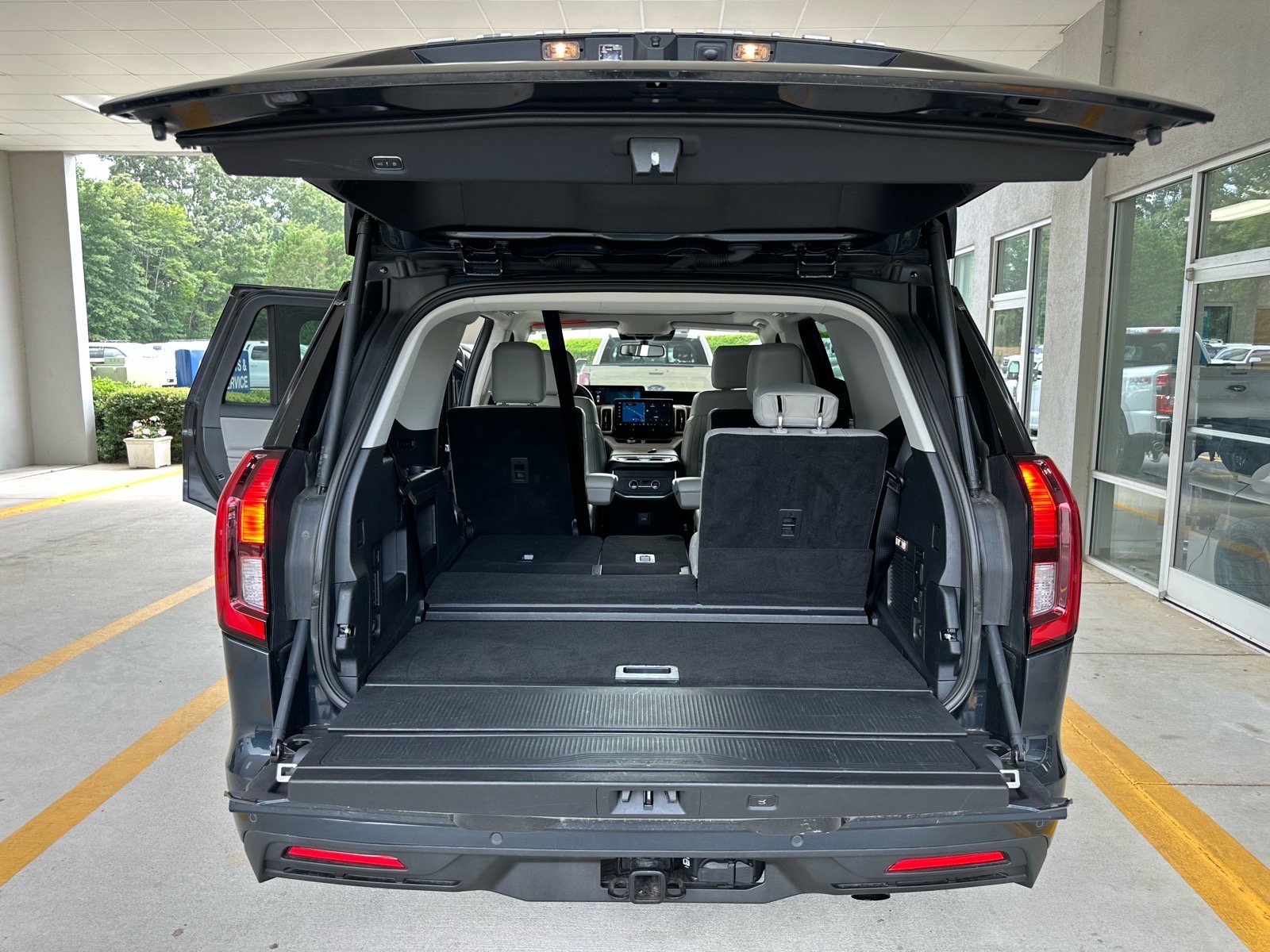 Certified 2025 Ford Expedition Active AWD/4WD image 30