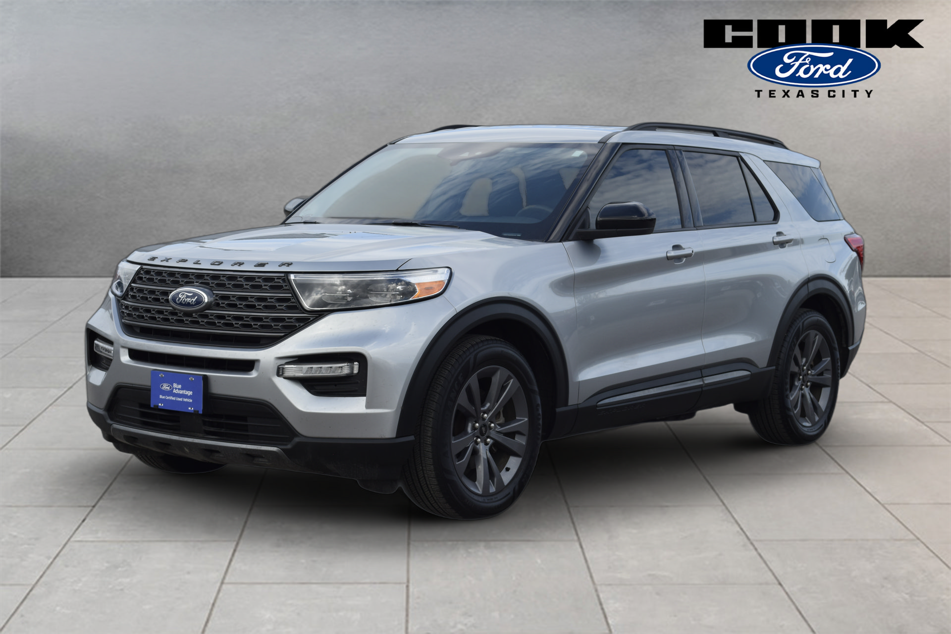 Certified 2023 Ford Explorer XLT w/ Equipment Group 202A RWD image 1