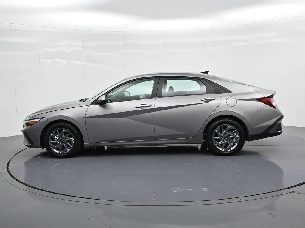 Used 2024 Hyundai Elantra SEL FWD image 9