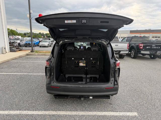 Used 2022 Toyota Sienna XLE Woodland Edition AWD/4WD image 9