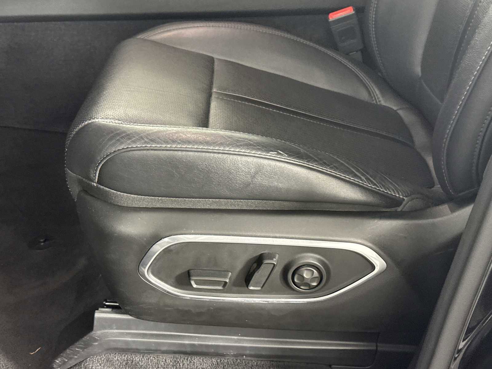 Used 2024 Jeep Wagoneer L Series II w/ Flexible Seating Group image 8