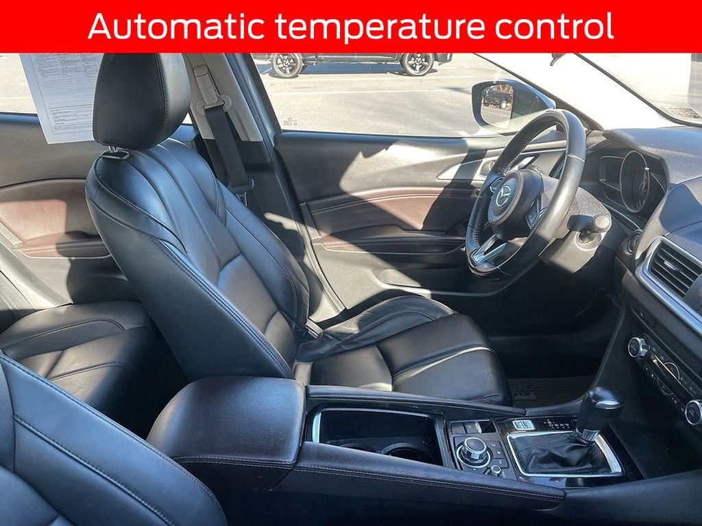 Used 2018 MAZDA MAZDA3 Touring image 10