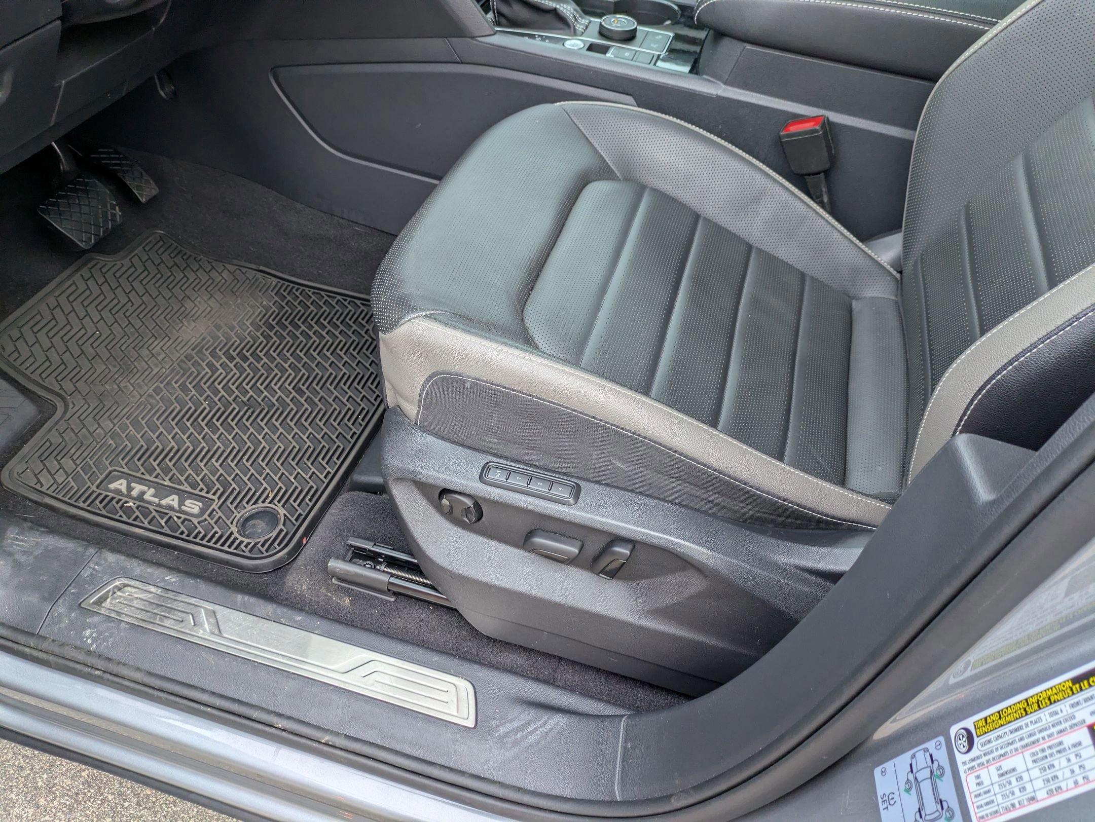 Used 2021 Volkswagen Atlas SEL Premium image 13