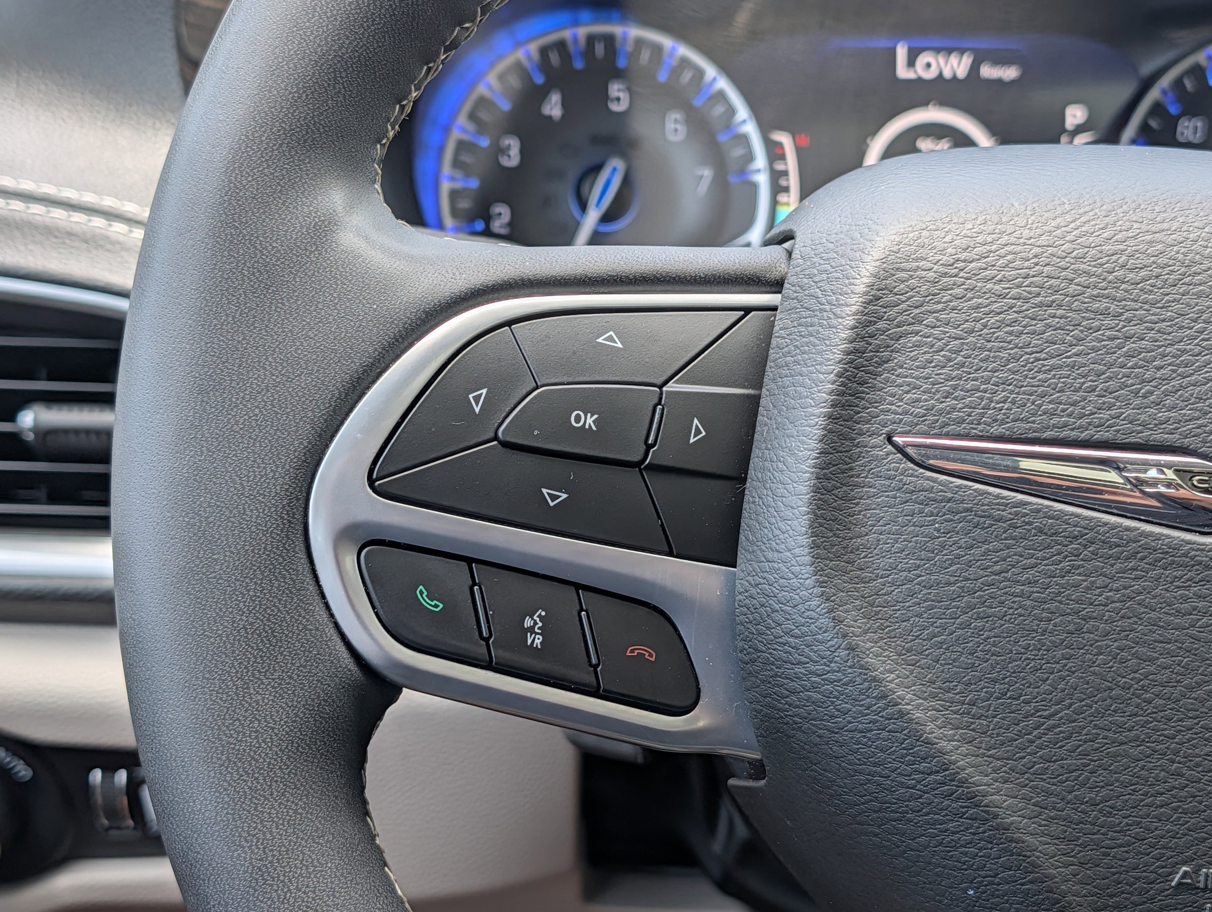 Used 2022 Chrysler Pacifica Limited image 27