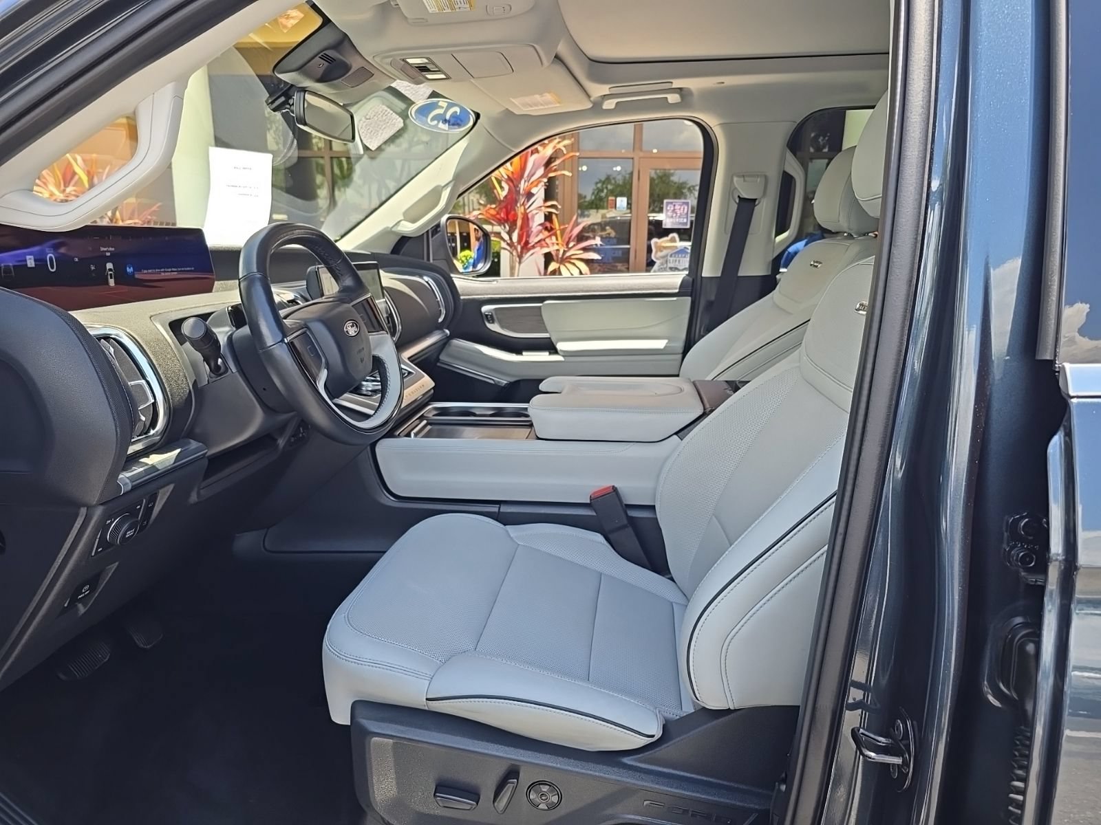 Certified 2025 Ford Expedition Max Platinum w/ Platinum Ultimate Package AWD/4WD image 5