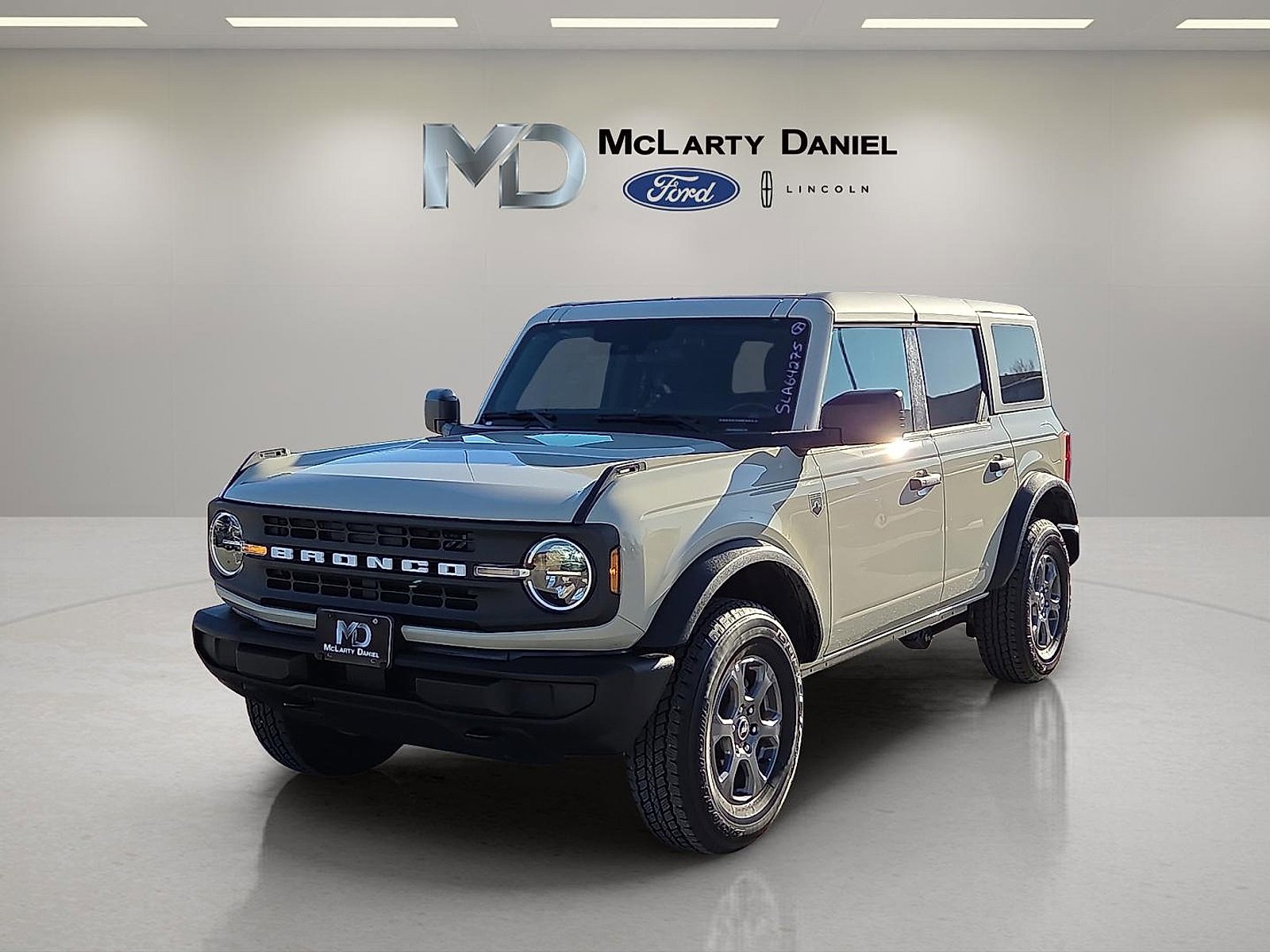 Certified 2025 Ford Bronco Big Bend image 2
