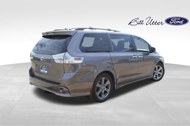Used 2019 Toyota Sienna SE image 5