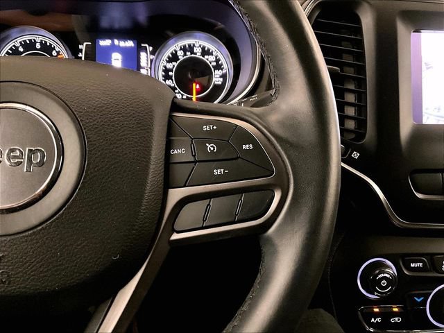 Used 2019 Jeep Cherokee Latitude Plus AWD/4WD image 18