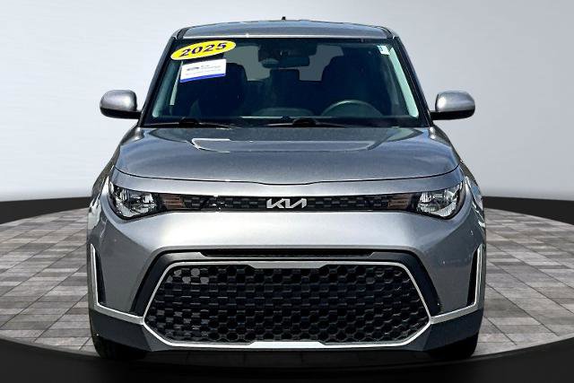 Used 2025 Kia Soul LX w/ LX Technology Package FWD image 3