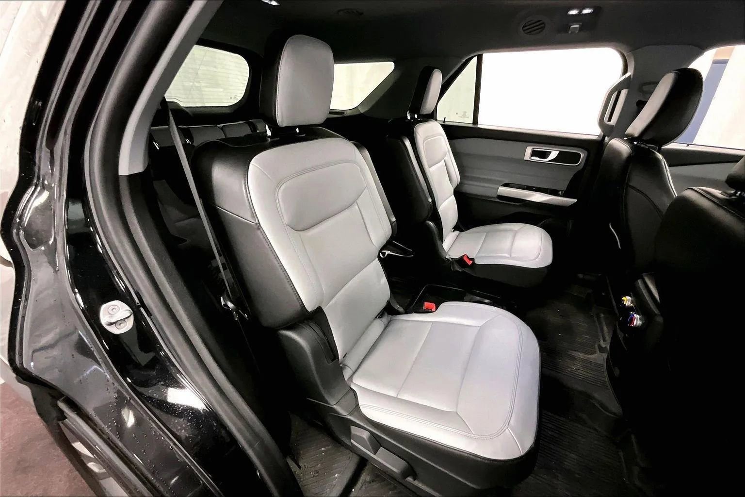 Certified 2021 Ford Explorer XLT w/ Equipment Group 202A image 26