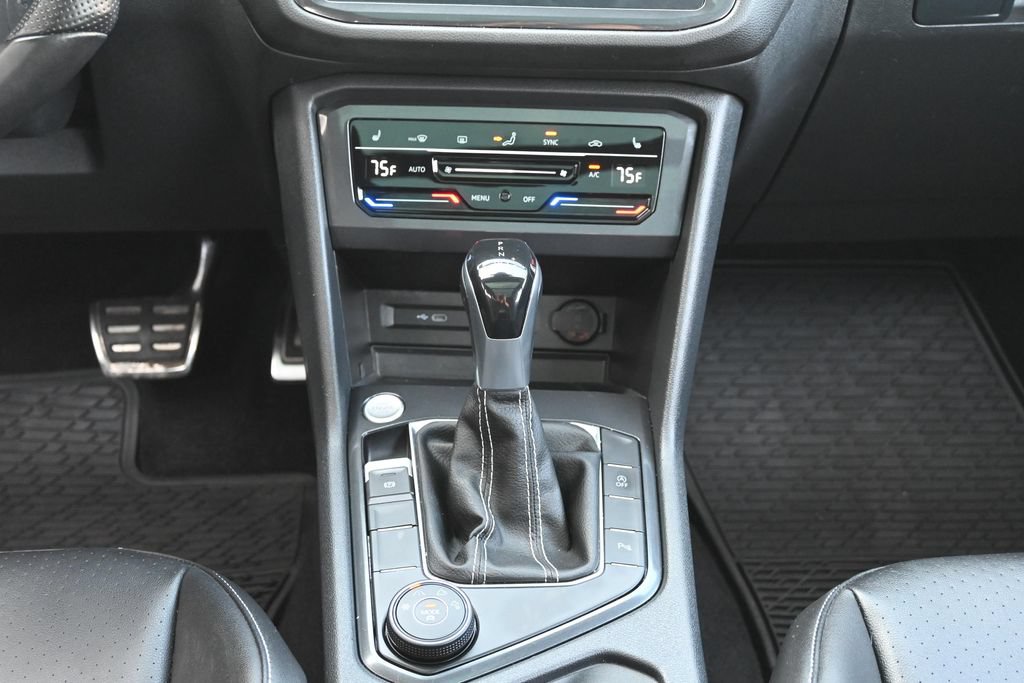 Used 2022 Volkswagen Tiguan SE R-Line AWD/4WD image 29