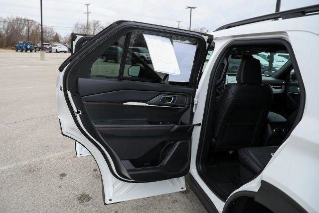 Certified 2025 Ford Explorer ST-Line image 29