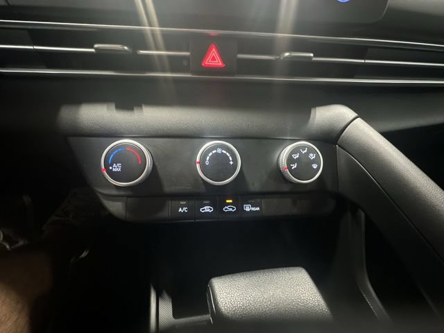 Used 2025 Hyundai Elantra SE FWD image 21
