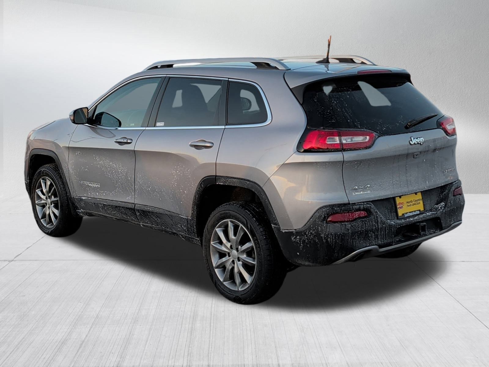 Used 2017 Jeep Cherokee Limited w/ Luxury Group image 3