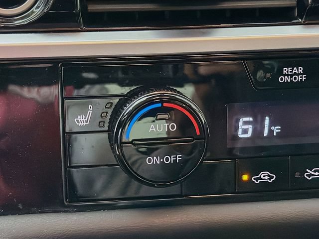 Used 2024 Nissan Pathfinder SL w/ SL Premium Package FWD image 24
