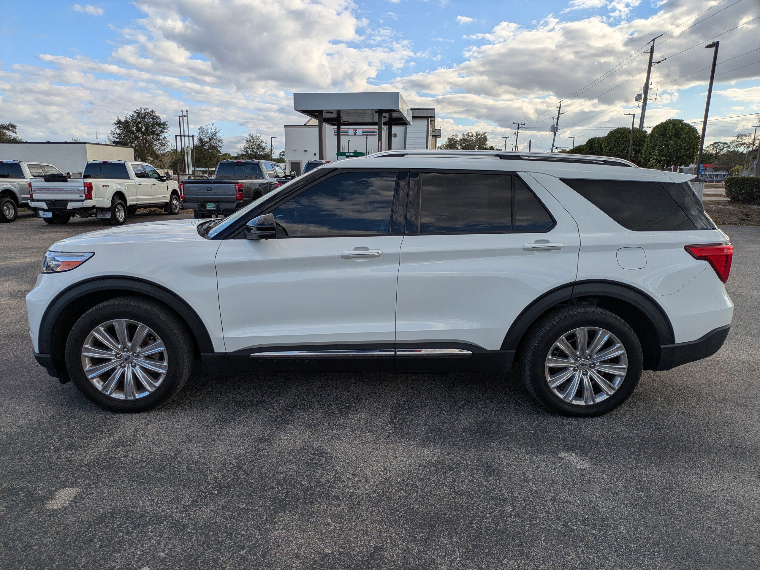 Certified 2022 Ford Explorer Limited w/ Limited Technology Package image 2