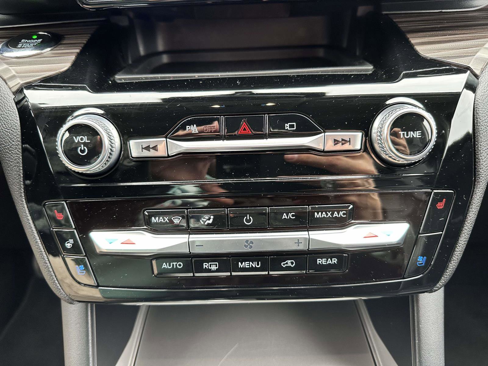 Certified 2021 Ford Explorer Limited w/ Equipment Group 301A image 25