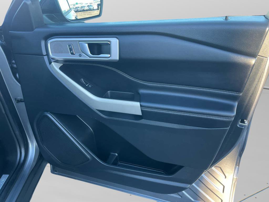 Certified 2021 Ford Explorer Limited w/ Equipment Group 301A image 18