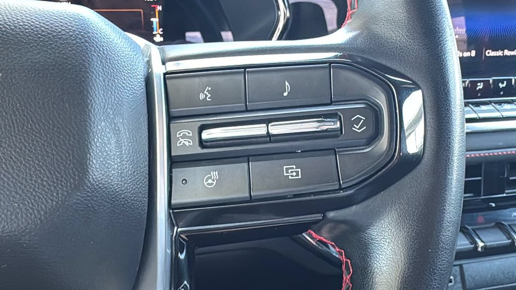 Used 2023 Chevrolet Colorado Z71 w/ Z71 Convenience Package 2 AWD/4WD image 15