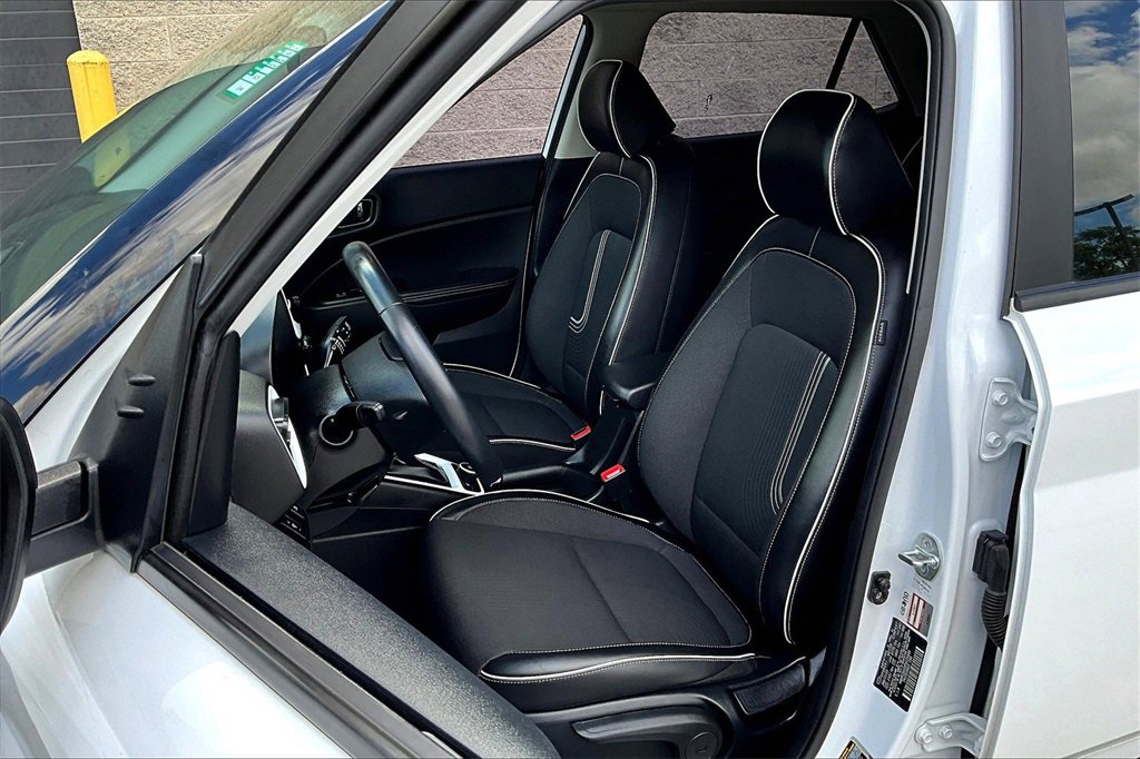 Used 2023 Hyundai Venue Limited image 23