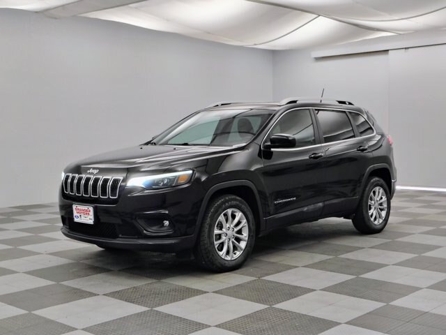 Used 2019 Jeep Cherokee Latitude w/ Cold Weather Group AWD/4WD image 4