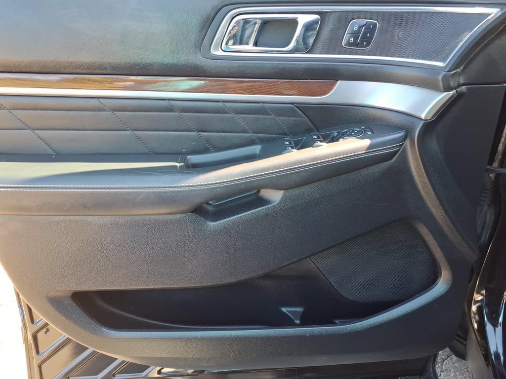 Certified 2018 Ford Explorer Platinum AWD/4WD image 13