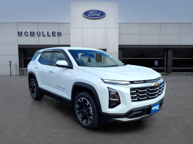 Used 2026 Chevrolet Equinox LT FWD image 3