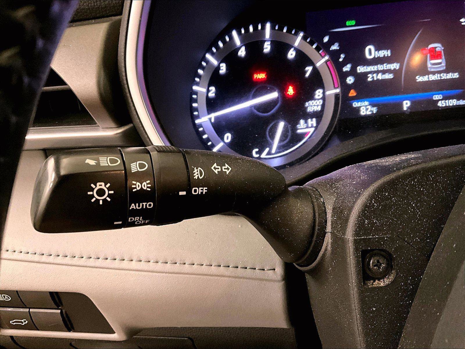 Used 2020 Toyota Highlander XLE AWD/4WD image 31