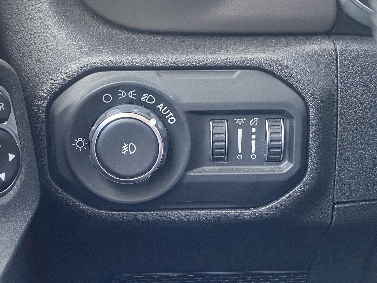 Used 2021 Jeep Wrangler Unlimited Sport AWD/4WD image 16