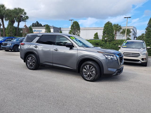 Used 2023 Nissan Pathfinder S image 7