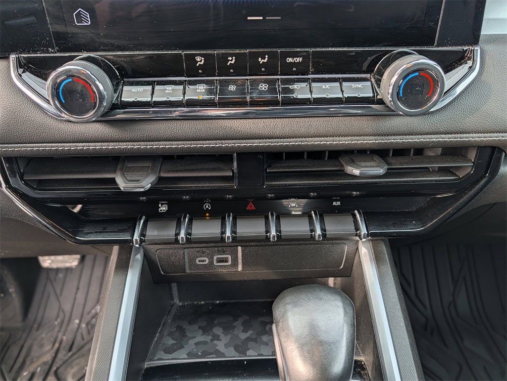 Used 2023 Chevrolet Colorado LT w/ LT Convenience Package image 15