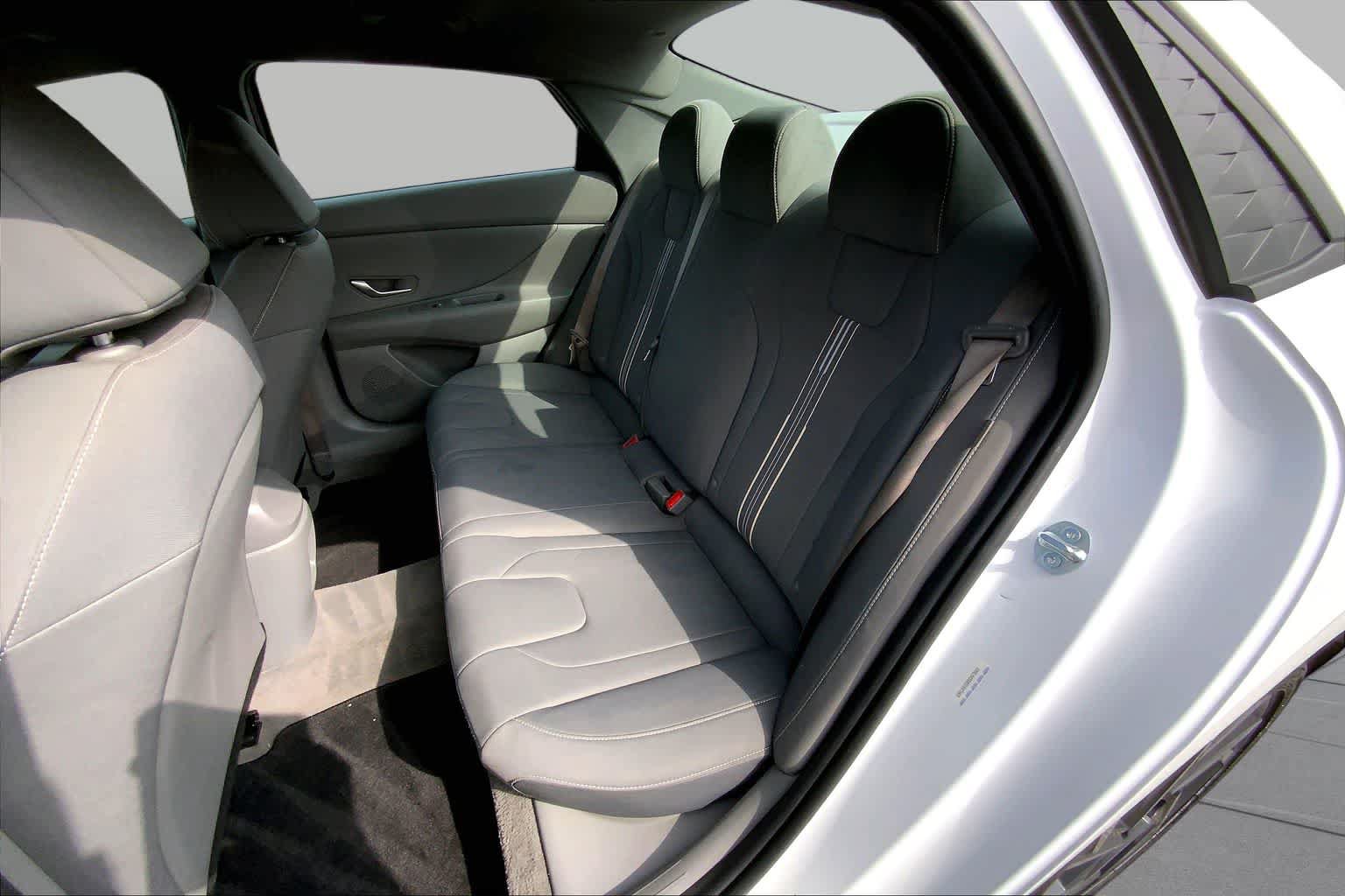 Used 2025 Hyundai Elantra Sport FWD image 18