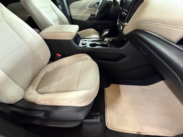 Used 2022 Chevrolet Traverse LS w/ Midnight/Sport Edition FWD image 10