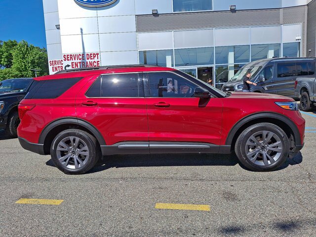 Certified 2023 Ford Explorer XLT w/ Equipment Group 202A AWD/4WD image 17