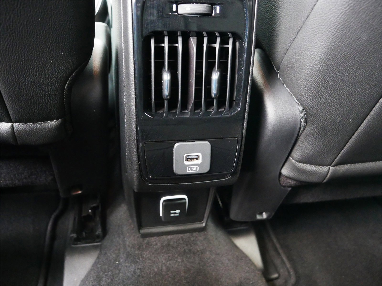 Used 2025 Jeep Compass Latitude w/ Altitude Special Edition image 19